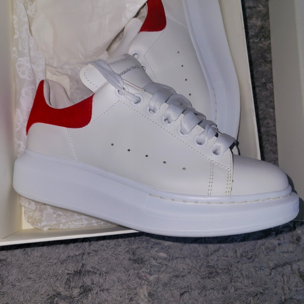 ALEXANDER MCQUEEN SNEAKERS- WOMENS - White / Lust Red